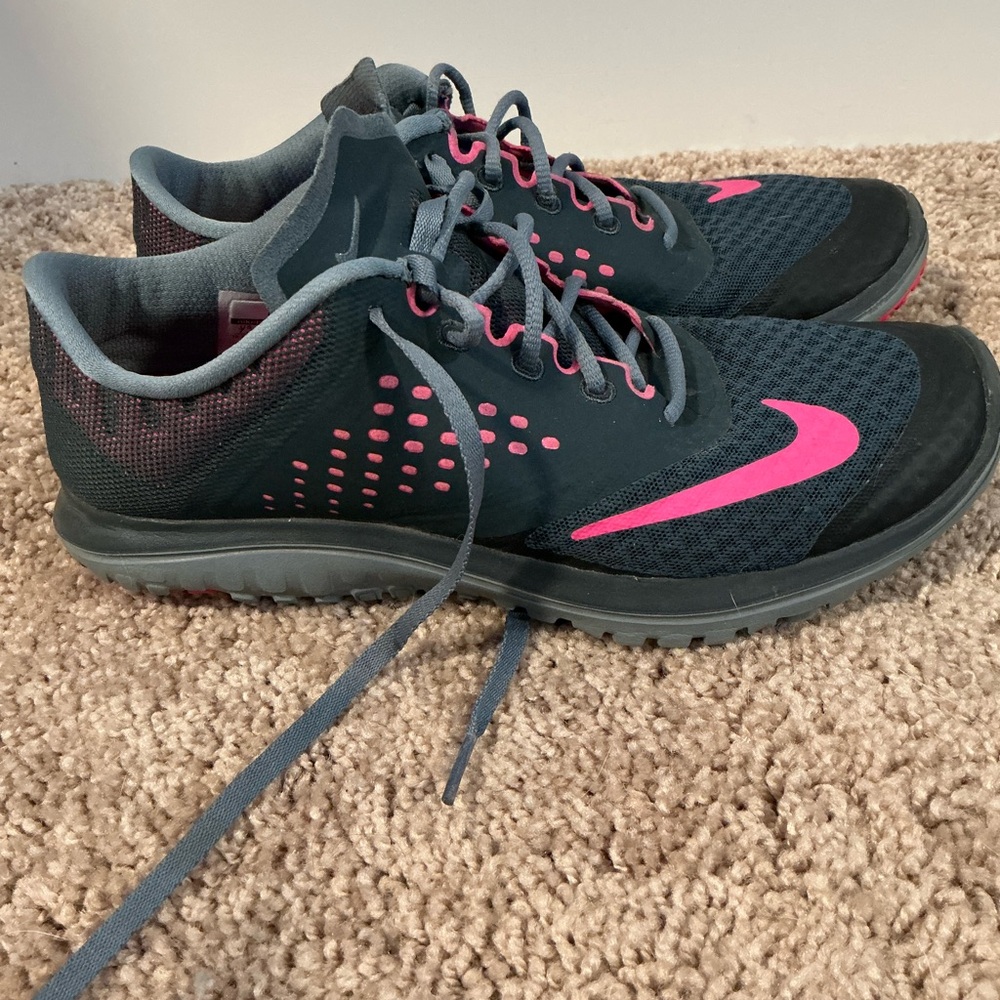 Nike Tennis Shoes 👟